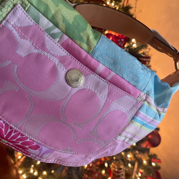 Coach - Picture 16 of 16